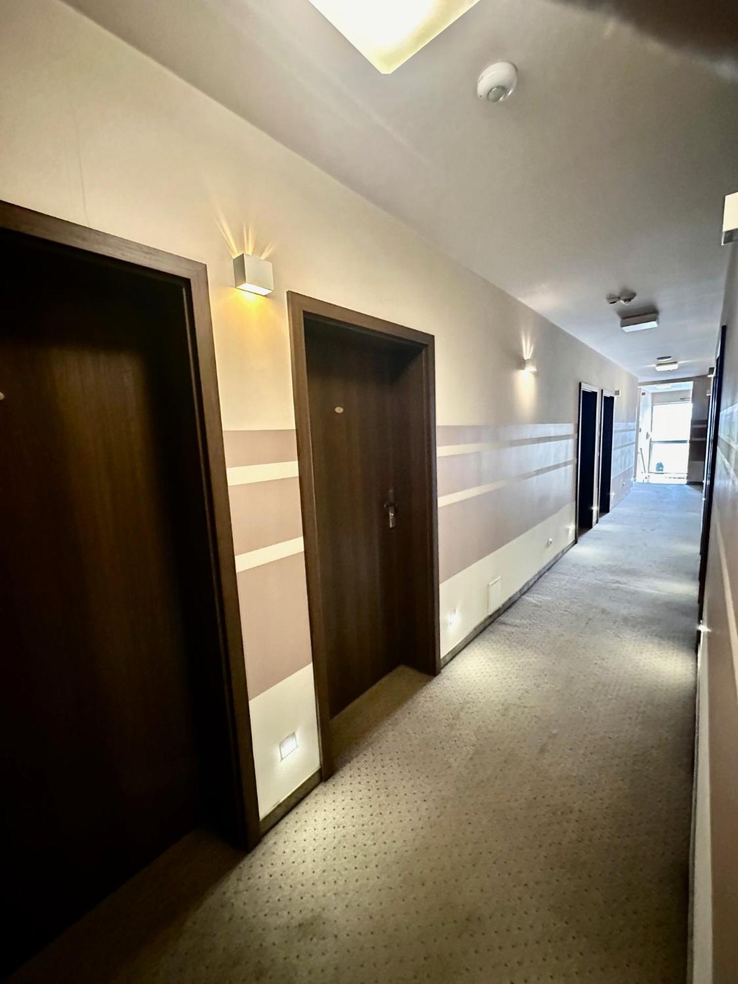 Hotel Pod Debami ออสทรุฟ วีแยลคอพพอลสกี ภายนอก รูปภาพ